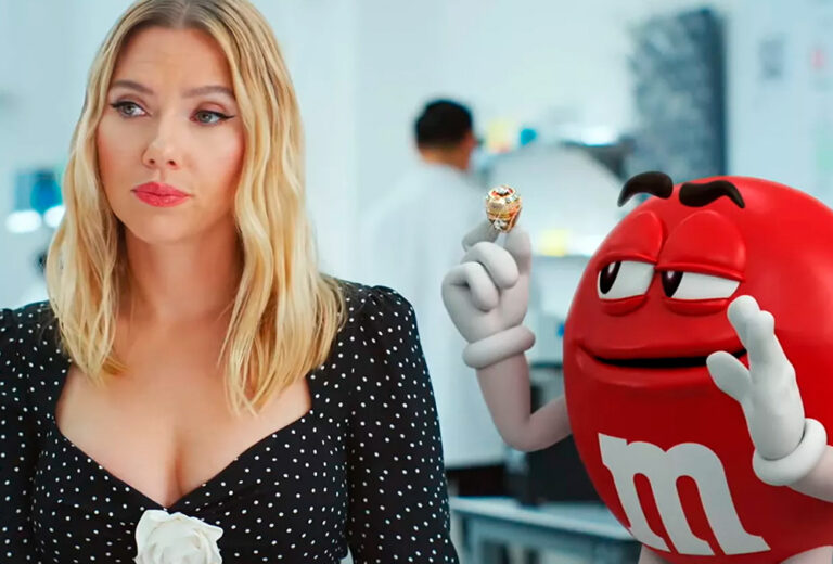 Scarlett Johansson protagoniza el anuncio de M&M’s para la Super Bowl