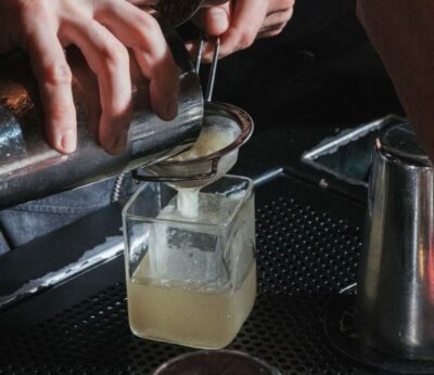 El mejor bar del mundo, Sips (Barcelona), estrena un original menú degustación a base de mini tragos