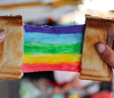 Cómo preparar el sándwich de queso arcoíris viral en Tokio