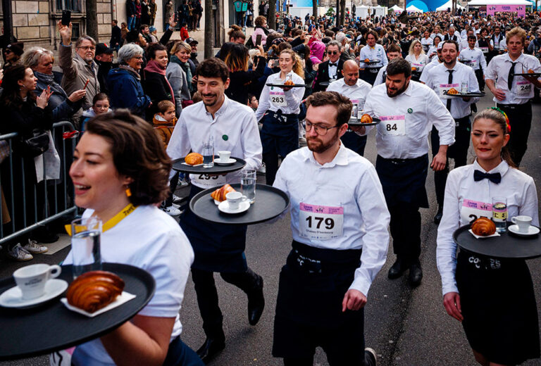 Legendary waiters’ race returns to Paris
