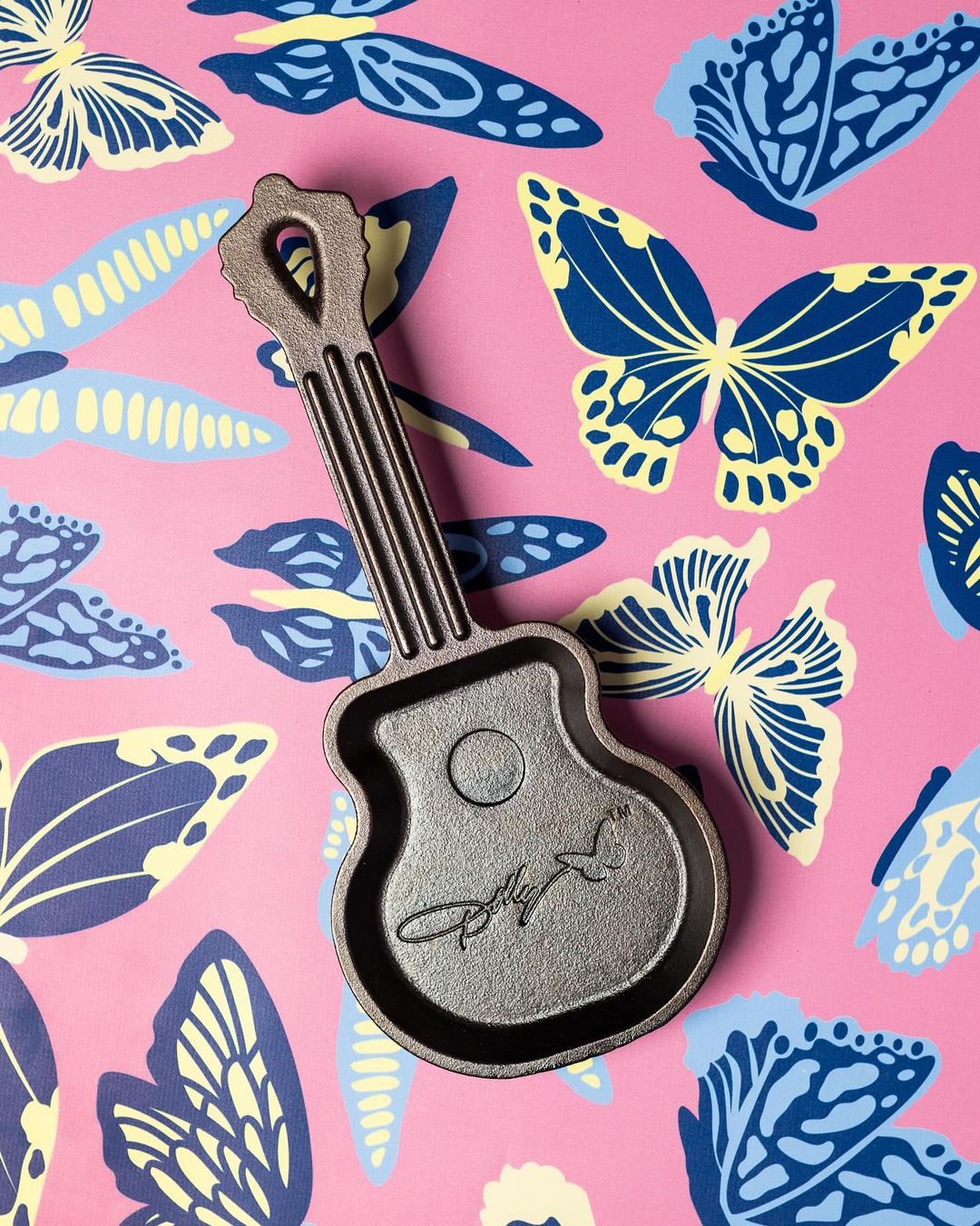 Dolly Parton unveils collection of utensils inspired by her iconic legacy Tapas