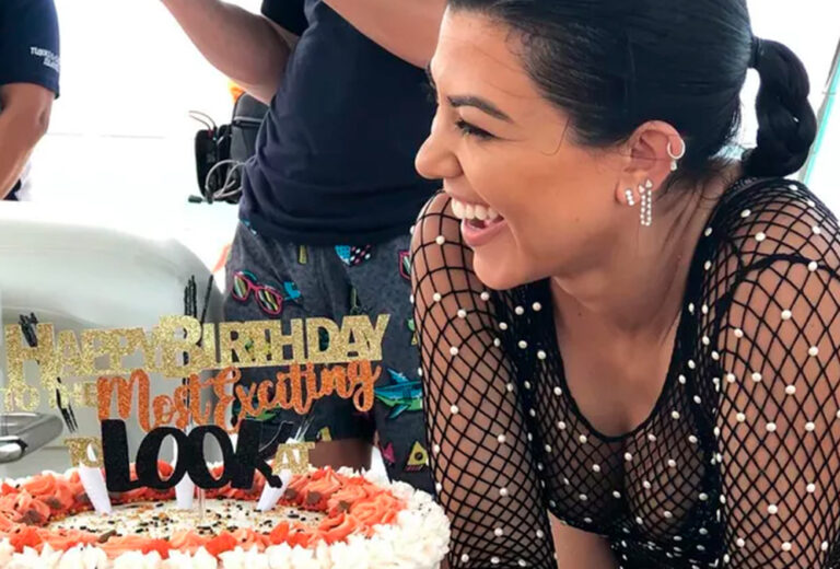 Kourtney Kardashian recibe siete tartas de pre-cumpleaños