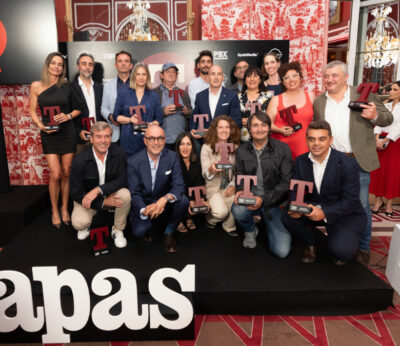Tapas entrega las T del Vino a los 17 vinos del año y presenta su Guía