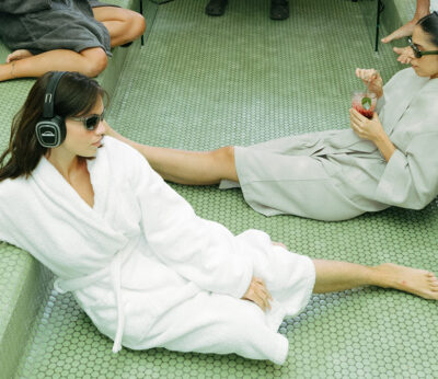 Sound Baths nos sumerge en una experiencia sonora dentro de la piscina del Ojalá