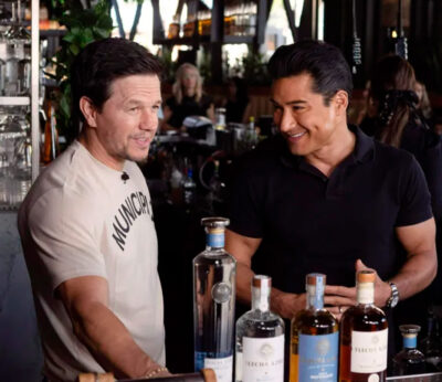 Mark Wahlberg inaugura su nuevo restaurante un día después de incendiarse
