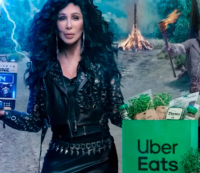 Cher regresa al pasado en el nuevo anuncio de Uber Eats