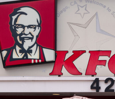 ¿Pasará KFC a llamarse TFC? El gigante del pollo frito traslada su sede de Kentucky a Texas
