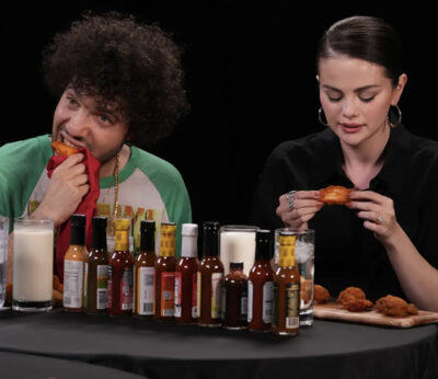 Selena Gomez y Benny Blanco vencen juntos a las alitas más picantes en ‘Hot Ones’