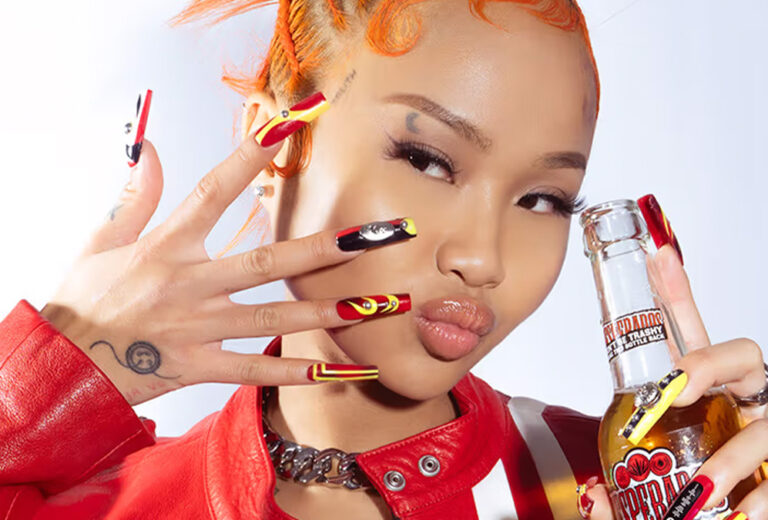 Coca Michelle crea un exclusivo set de uñas para Desperados