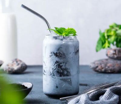 Charcoal latte, the activated charcoal coffee with detox effect