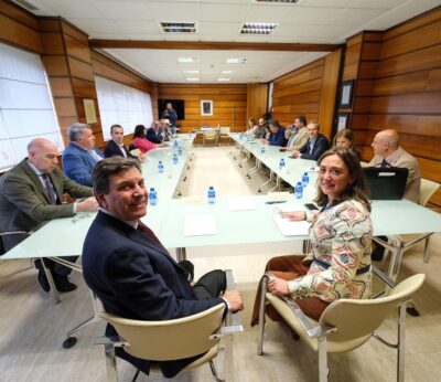 La Junta aborda la situación arancelaria con el sector vitivinícola, que ve necesario «más que nunca» estar «unidos»