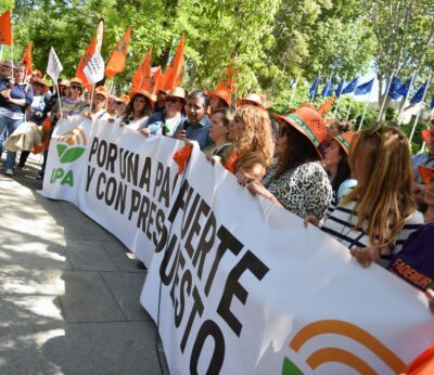 Centenares de agricultores reclaman ante la sede de la UE en Madrid por un presupuesto «fuerte» para la PAC