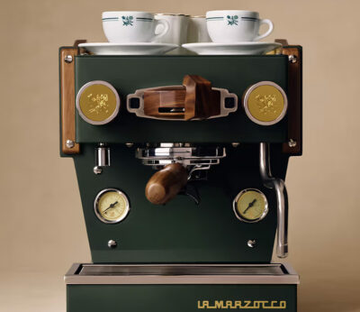 Aimé Leon Dore viste la nueva cafetera de La Marzocco