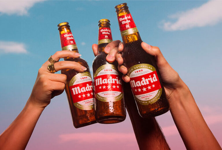 Alex Cordobés y Mahou crean  las tartas de queso más chulapas
