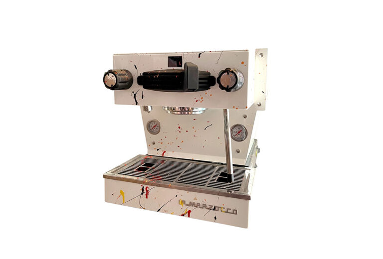Minishop interviene artísticamente la cafetera de La Marzocco