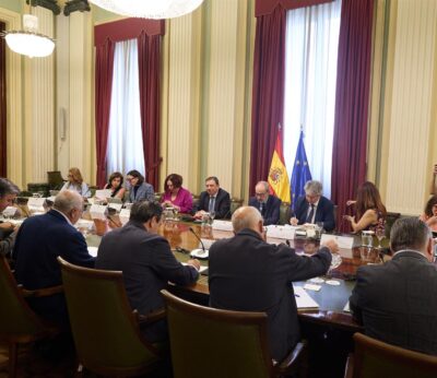 El campo exige a Planas ayudas directas y urgentes para el cereal y se mantiene la concentración de este miércoles