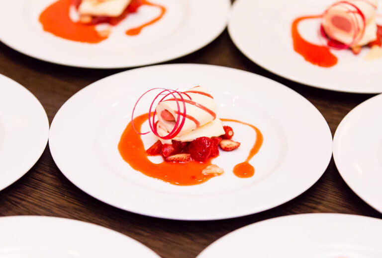 Jordi Roca y Xecma Misut le ofrecen un nuevo giro a sus fresas con nata
