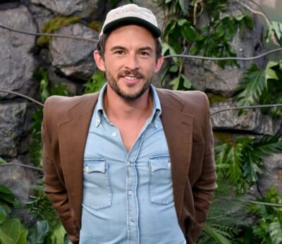 Jonathan Bailey nos lleva de cita (gastronómica) por Londres