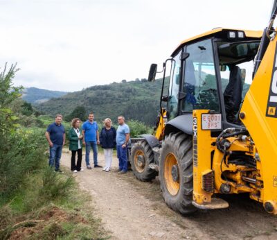 El Gobierno de Cantabria se compromete a adecuar las infraestructuras agrarias para dinamizar el medio rural