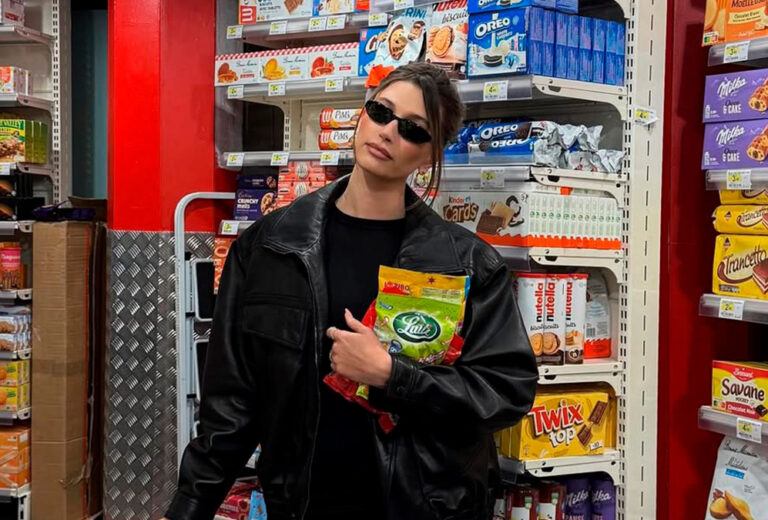 Hailey Bieber prueba el snack viral de Bethenny Frankel