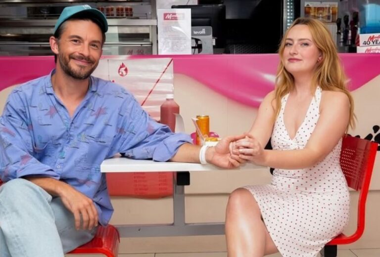 Jonathan Bailey conquista Chicken Shop Date entre nuggets y coqueteo