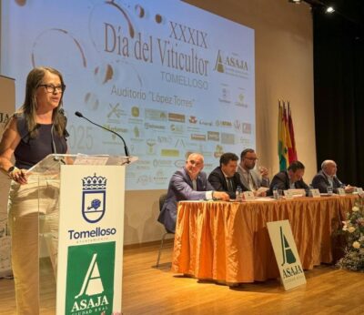 Asaja premia a la UCLM con el ‘Venencia, Ciudad de Tomelloso’ en el XXXIX Día del Viticultor