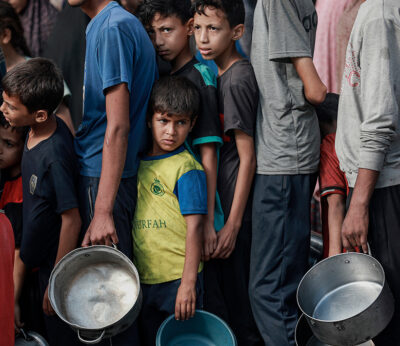 España lanza 12 toneladas de alimentos sobre Gaza