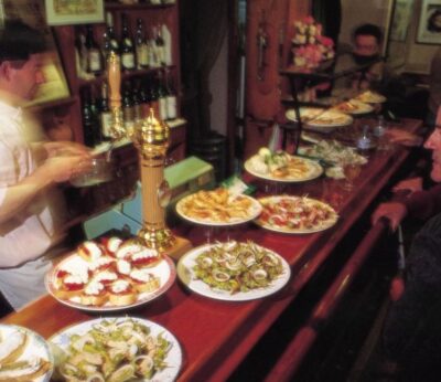 San Sebastián en pequeñas porciones: el arte del pintxo y su actualidad