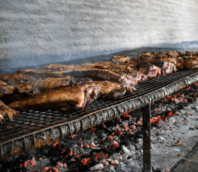 Asado: el ritual que alimenta a una nación