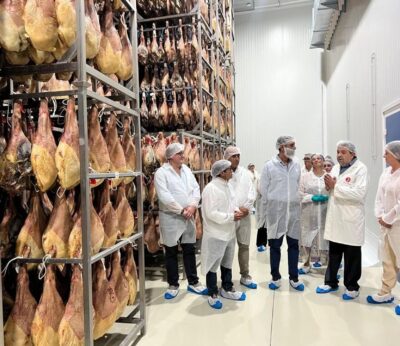 Almería.-Una empresa de jamones de Serón recibe una ayuda de la Junta para optimizar el consumo energético del secadero