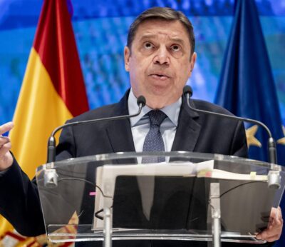 El ministro Planas pide que agricultores y ganaderos se sientan representados en la nueva PAC