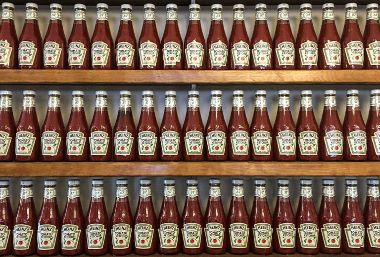 Cómo el kétchup pasó de ser un fármaco al condimento favorito del mundo