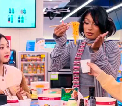 Megan Thee Stallion comparte un ramen picante con la banda de K-pop Billlie