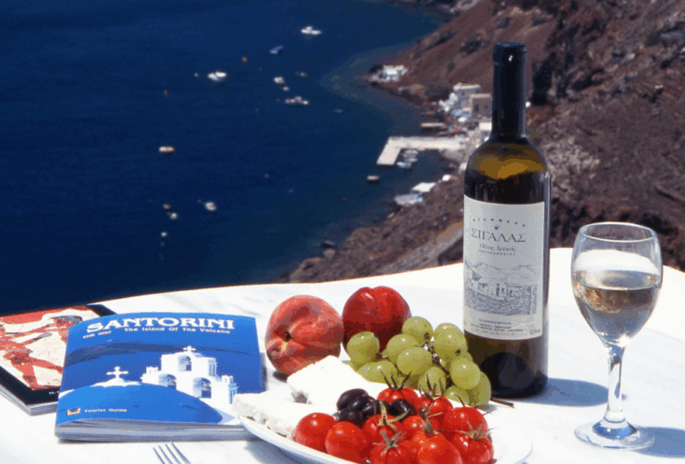 Santorini, la joya vinícola que lucha por sobrevivir