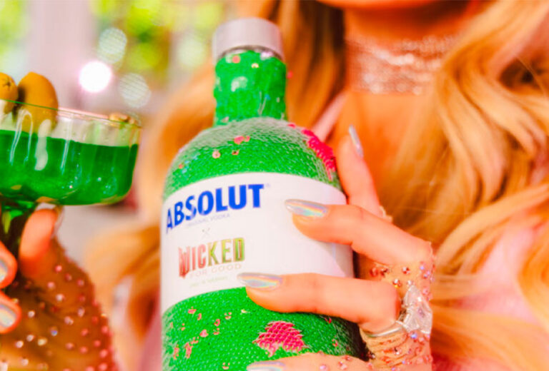 La botella mágica de Absolut x Wicked regresa para Halloween