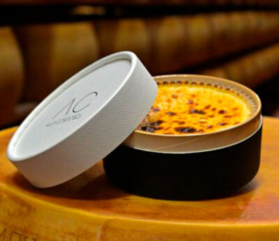 Álex Cordobés esculpe una tarta de Parmigiano Reggiano