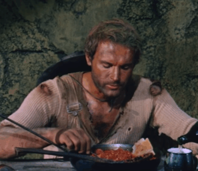 En casa del pistolero, cuchara de palo