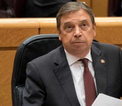 Agro.- Planas afirma que el Gobierno tiene 15.000 vacunas para el brote de DNC en Catalunya