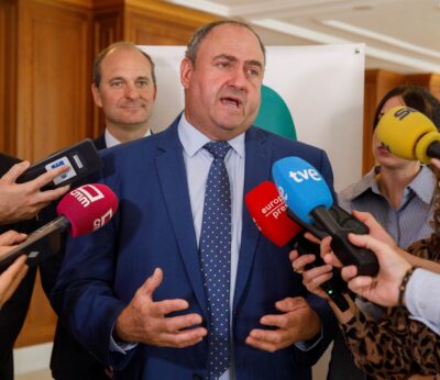 VÍDEO: Lizán pide a ganaderos de C-LM ser «precavidos» al traer terneros de Cataluña tras el foco de DNC en Girona