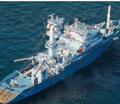 El PP pide ayudas económicas y caladeros alternativos para los atuneros vascos amarrados en Senegal