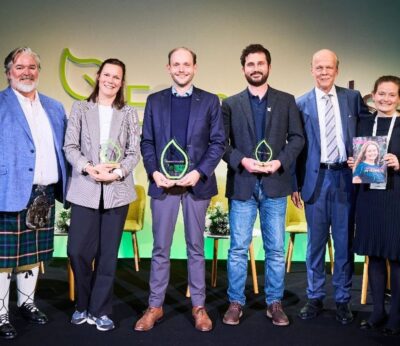 Almería.-Premian a una empresa de Almería por el uso «pionero» de sírfidos como polinizadores en semillas