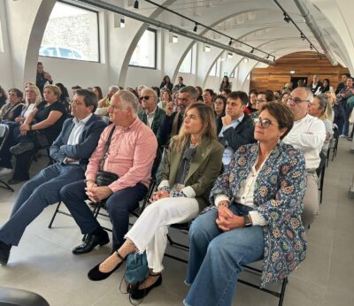 El director general de Pesca Marítima destaca la «profunda» presencia de la mujer en el sector pesquero asturiano