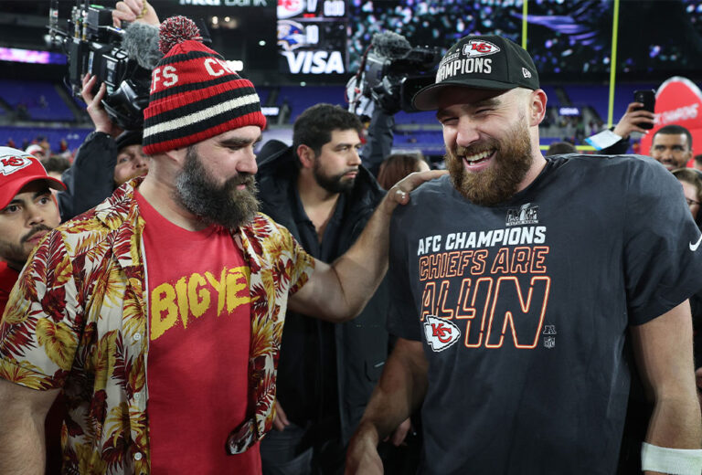 Los hermanos Kelce crean una salsa barbacoa con cerveza