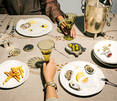 Virginia Sin reedita su famoso plato de porcelana