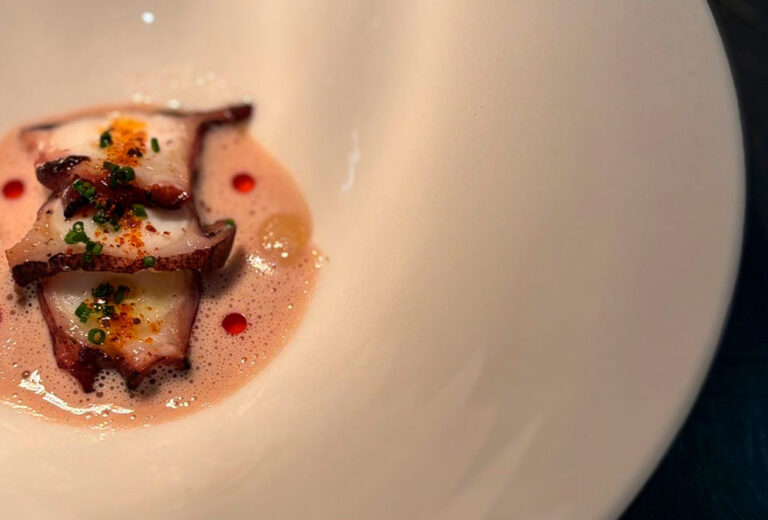 Gastrosábado de pulpo gallego auténtico, mariscos de la ría de Arousa y pescado salvaje en Forbes House… ¿Ya eres socio?