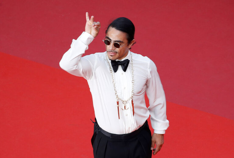 Salt Bae lleva su icónico steackhouse a Milán