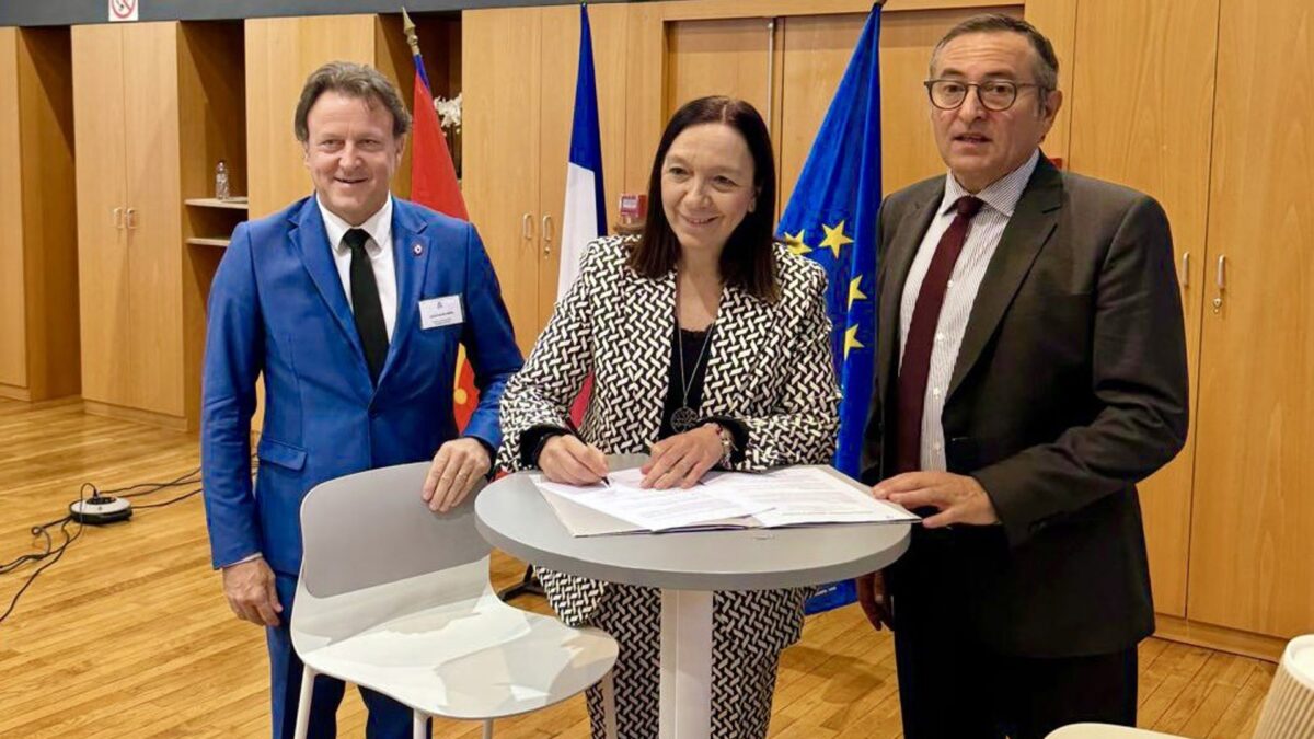 Rosa Melchor preside en Toulouse la incorporación de la asociación francesa ANEV a la Red Europea de Ciudades del Vino