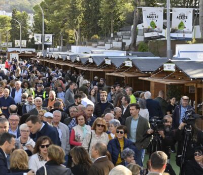Jaén.- MásJaén.- La elevada afluencia de público y de ventas marcan la XII Fiesta del Primer Aceite en Martos