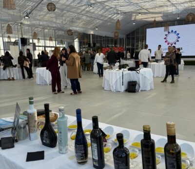 Jaén.- MásJaén.- La Diputación promociona los AOVE Jaén Selección 2025 en la Asamblea Andaluza de EuroToques