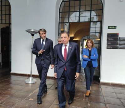 Planas dice que «no hay salto» de la gripe aviar a mamíferos y llama a «mantener los niveles de protección»